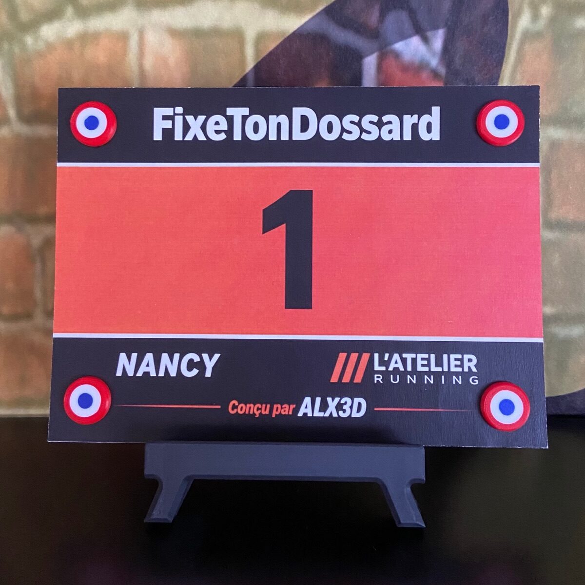 Porte-dossard aimanté FixeTonDossard Édition spéciale Cocarde France, fixé sur dossard