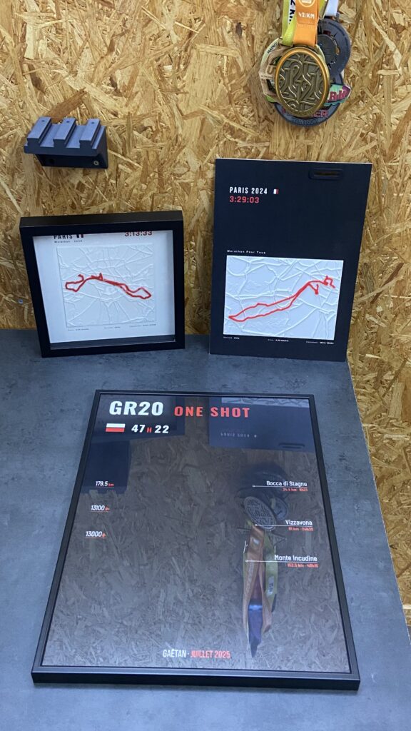 Fiche de l’affiche du GR20 insérée dans son cadre