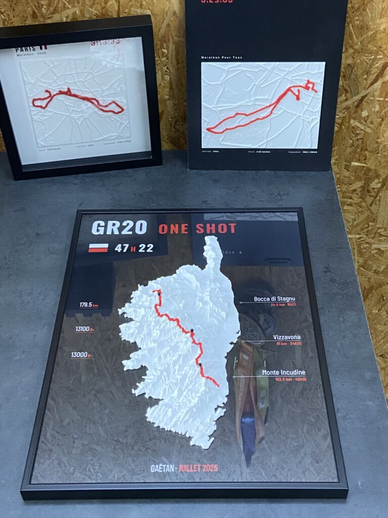 Carte 3D du GR20 collée sur l’affiche